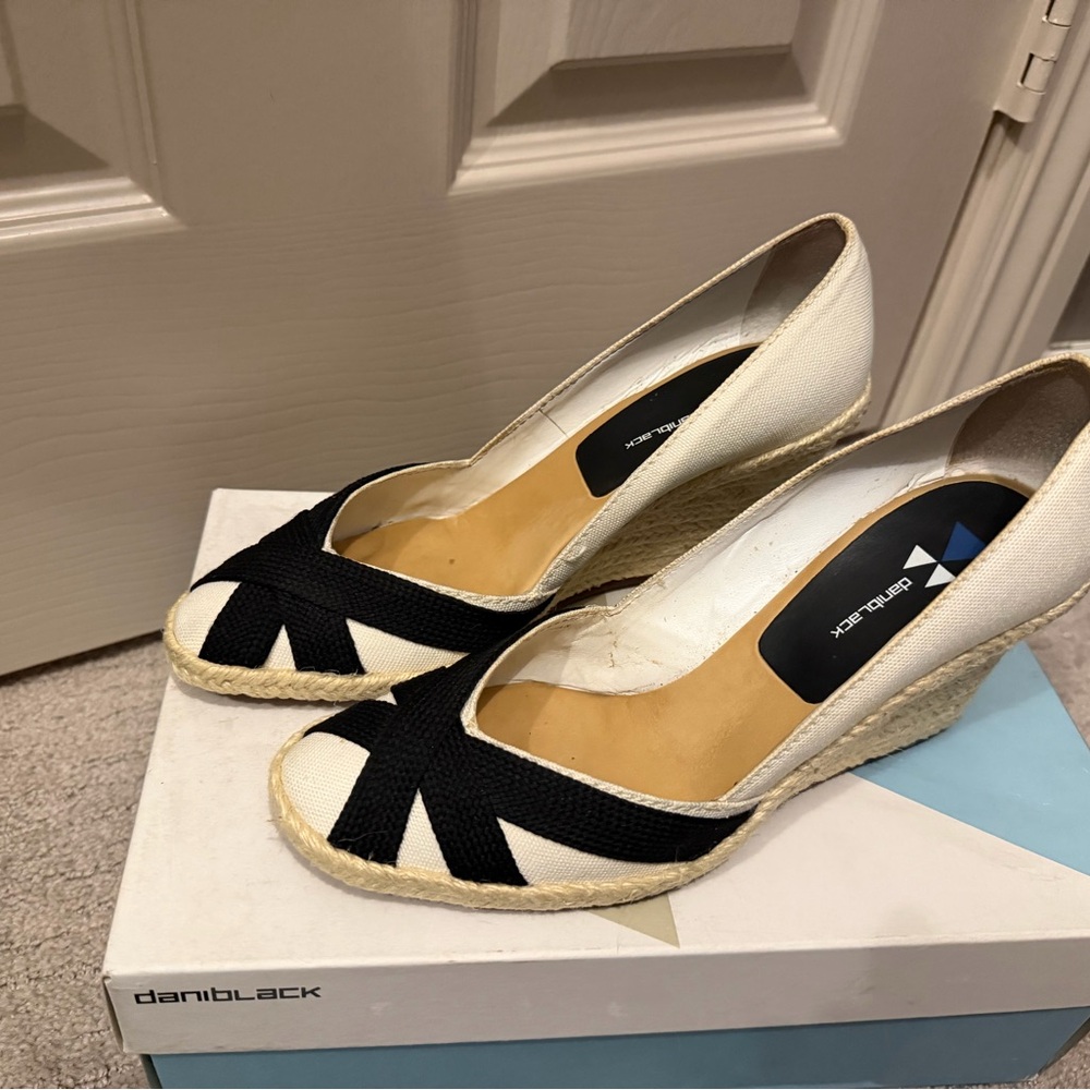 Linen and Black Espadrilles - Picture 5 of 10